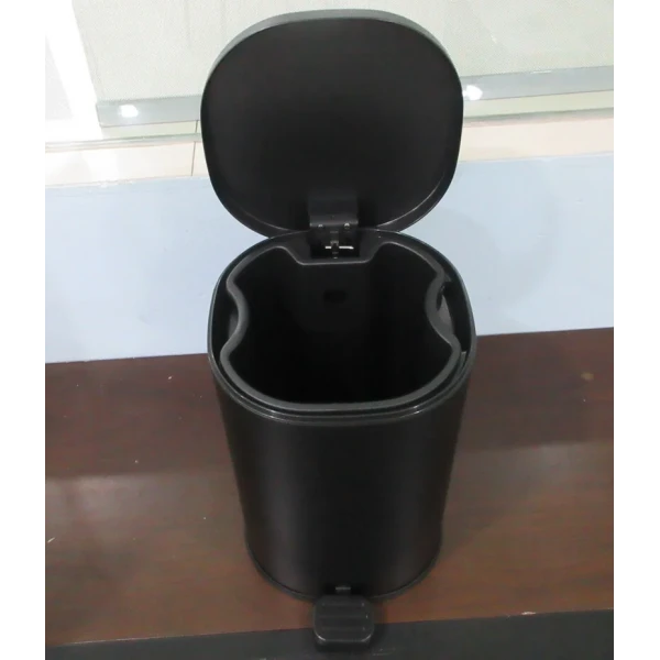 Відро для сміття з плавним закриттям овальне Zerix Prime-TC0105 Black 5л колір чорний (ZX5902)