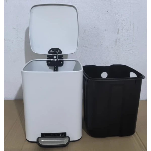 Мусорное ведро с плавным закрытием квадратное Zerix Kubix-TC0106 White 6 л (цвет белый) (ZX6109)