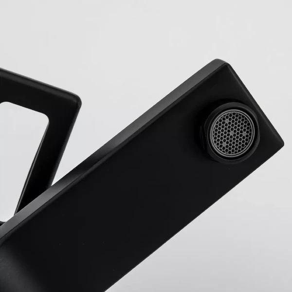 Смеситель для умывальника GAPPO G1017-6 черный