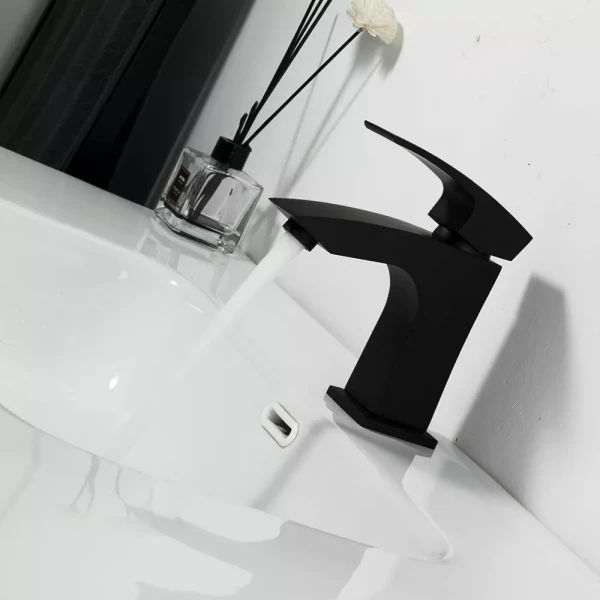 Смеситель для умывальника GAPPO G1007-66 черный