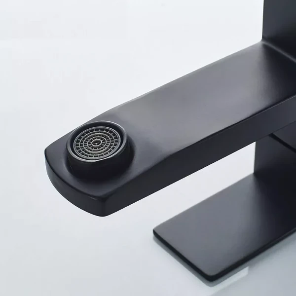 Смеситель для умывальника WEZER PRO1-02-BLACK черный