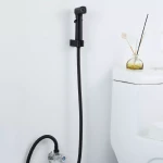 Воронка гигиеническая FRAP F022-6 с регулировкой давления и шлангом черная.