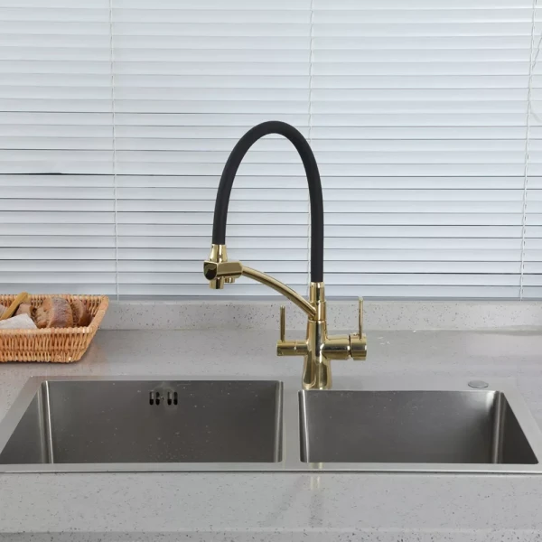 Смеситель для кухни GAPPO G4398-13 под осмос однорычажный с высоким силиконовым изливом крепления шпилькой латунный Ø35 золото/черный