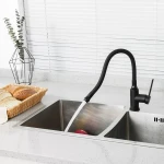 F4067-6 кухня одноваж. силiкон.вилив лат.корпус гайка Ø35 (чорний)** {10}