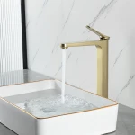 Смеситель для умывальника GAPPO G1010-23 однорычажный с литым изливом крепление гайкой Ø35 сатин золотой