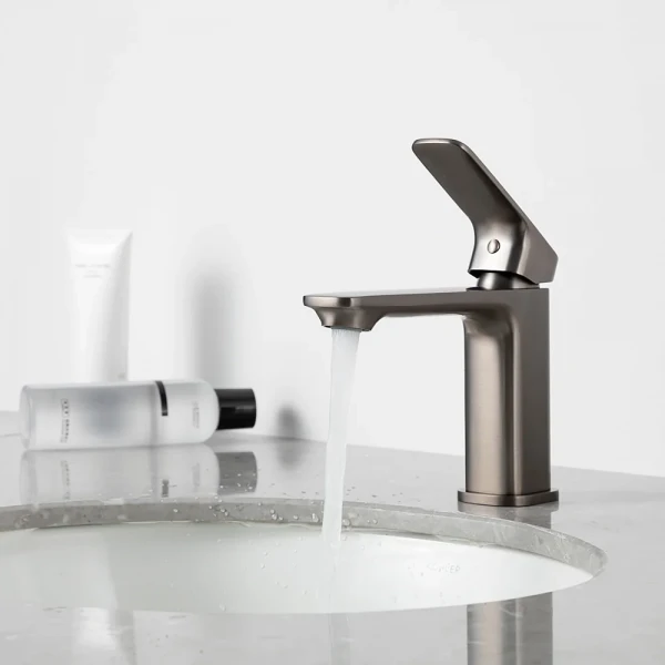 Смеситель для умывальника GAPPO G1028-9 однорычажный с литым изливом крепление гайкой Ø35 серый Gungrey