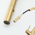 Смеситель для кухни GAPPO G4398-43 однорычажный с выдвижным изливом латунный сатин золотой Ø35