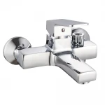 Смеситель для ванны WEZER VRL313-08 однорычажный с коротким литым изливом хромированный сплав Ø35