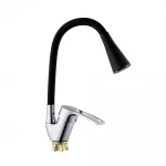 Смеситель для кухни WEZER VRL416B-05 однорычажный с силиконовым изливом хромированный/черный крепление гайкой диаметр 35 мм.