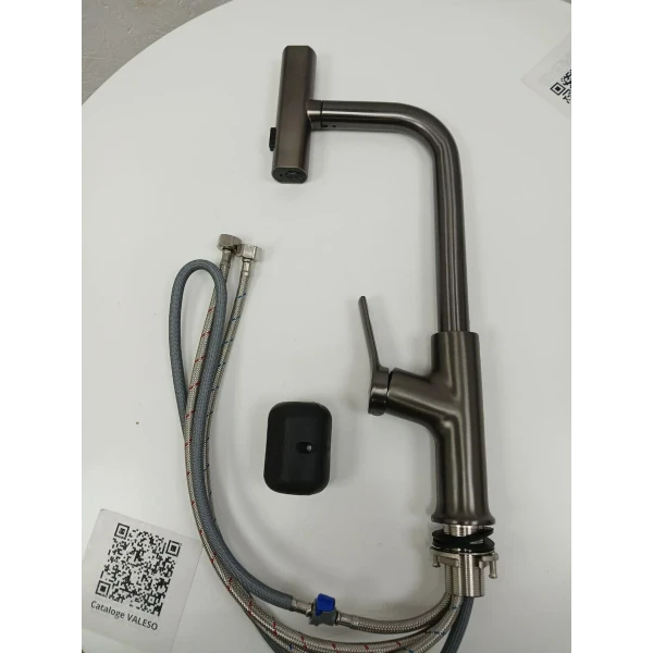 Кухонний змішувач з поворотним аератором VALESO TH37 PVD чорний